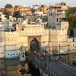 Hide-In Udaipur - A Lake View Boutique Hotel
